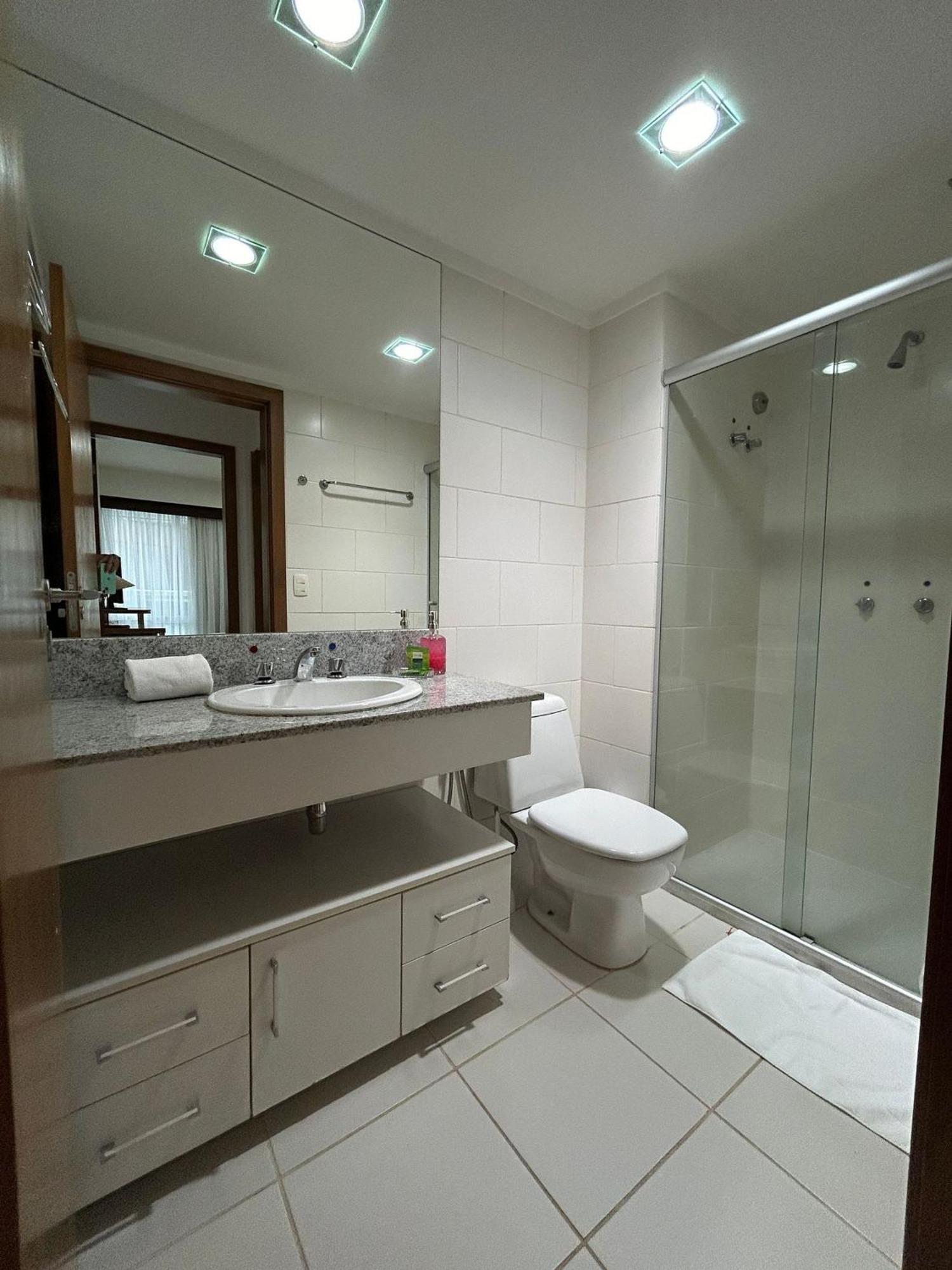 B410 Apartamento Amplo Em Area Central De Bsb * Brasília