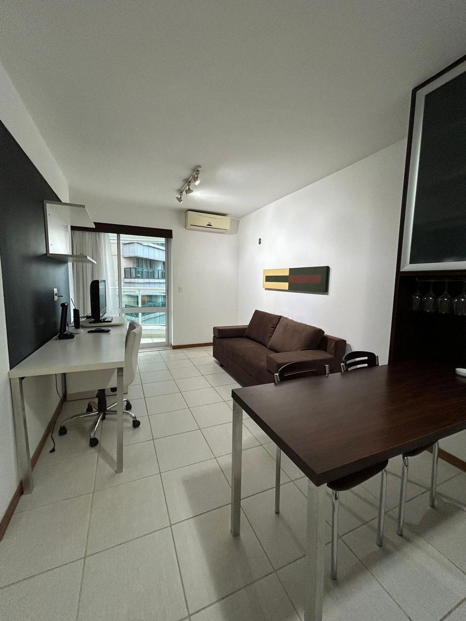 B410 Apartamento Amplo Em Area Central De Bsb *
